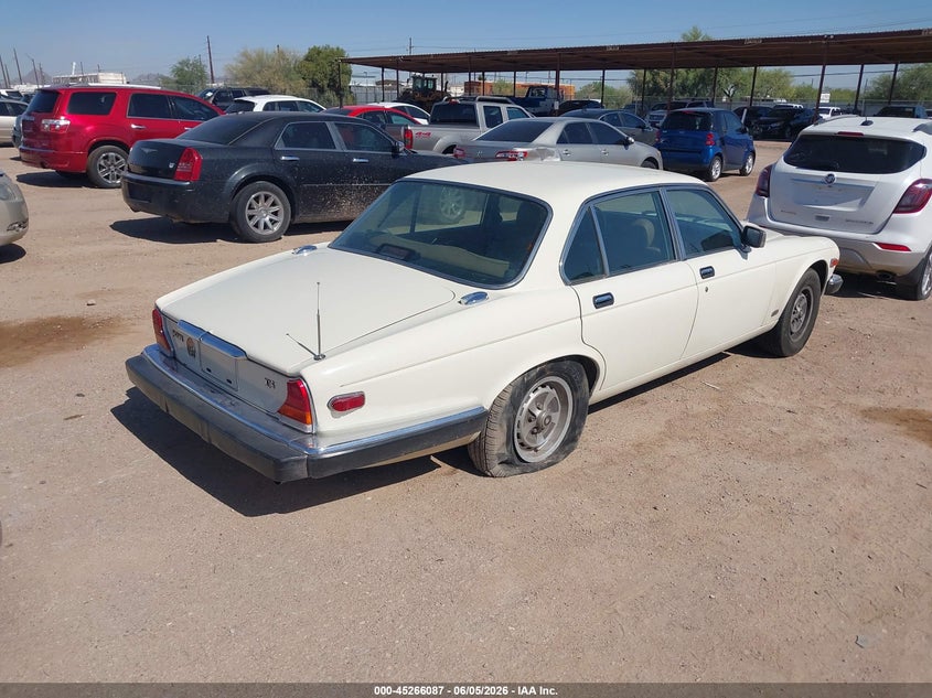 1987 Jaguar Xj series VIN SAJAV1343HC463885 IAAI salvage auction — NORMAL WEAR, Clear (Arizona), sold $1,825 on 2026-07-16 (photo 4)