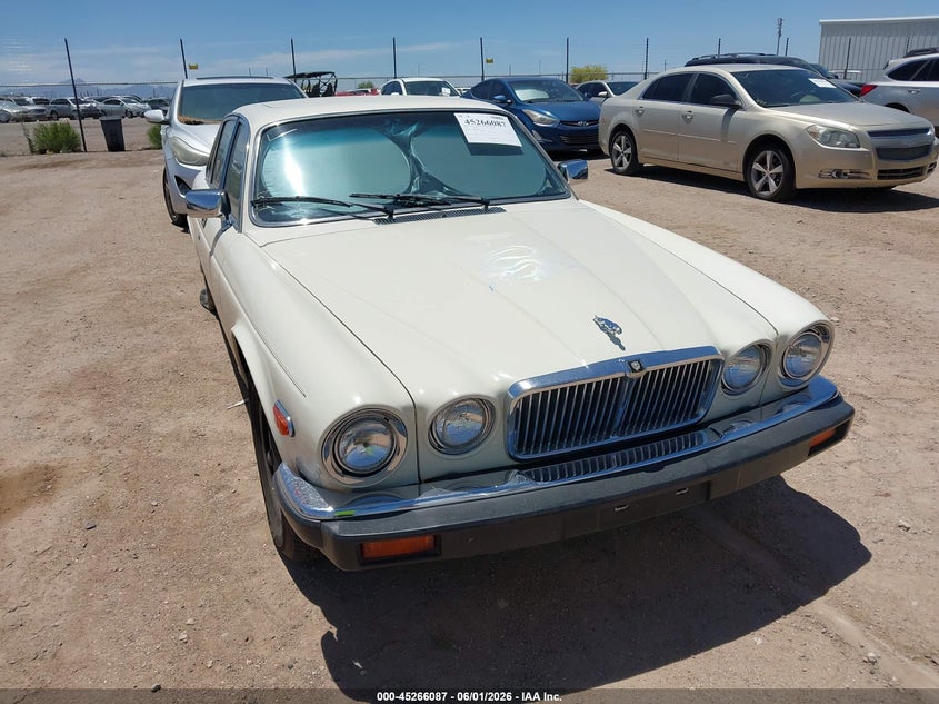 1987 Jaguar Xj series VIN SAJAV1343HC463885 IAAI salvage auction — NORMAL WEAR, Clear (Arizona), sold $1,825 on 2026-07-16 (photo 6)