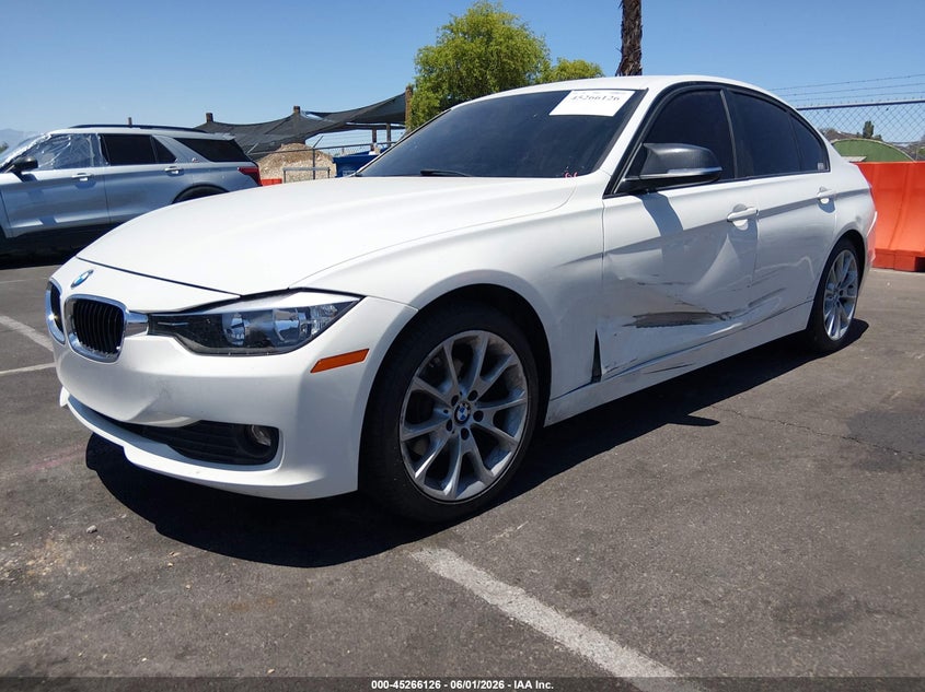 2014 BMW 3er VIN WBA3B1C52EK133940 IAAI salvage auction — LEFT SIDE, Salvage Title, sold $1,500 on 2026-08-07 (photo 2)