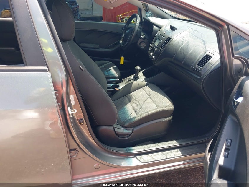 2016 Kia Forte VIN KNAFX4A60G5567545 IAAI salvage auction — ROLLOVER, Salvage Title, sold $250 on 2026-07-07 (photo 5)