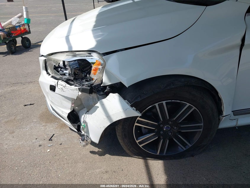 2017 Volvo Xc60 VIN YV440MRR1H2111714 IAAI salvage auction — FRONT END, Wait Title, sold $4,400 on 2026-09-05 (photo 6)