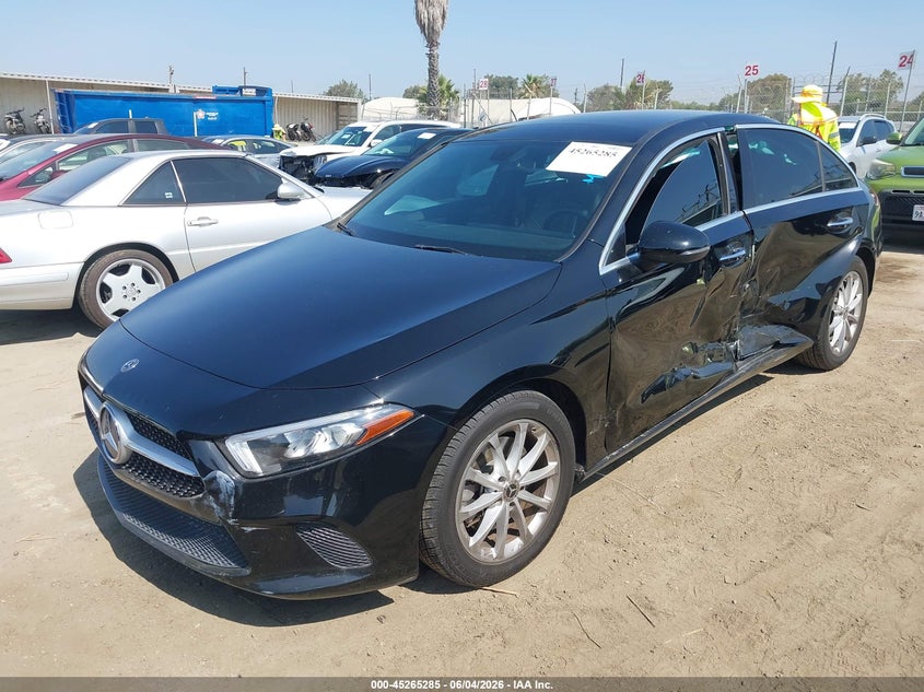 2019 Mercedes-benz A-klasse VIN WDD3G4EB4KW034426 IAAI salvage auction — LEFT SIDE, Salvage Title, sold $5,600 on 2026-07-29 (photo 2)