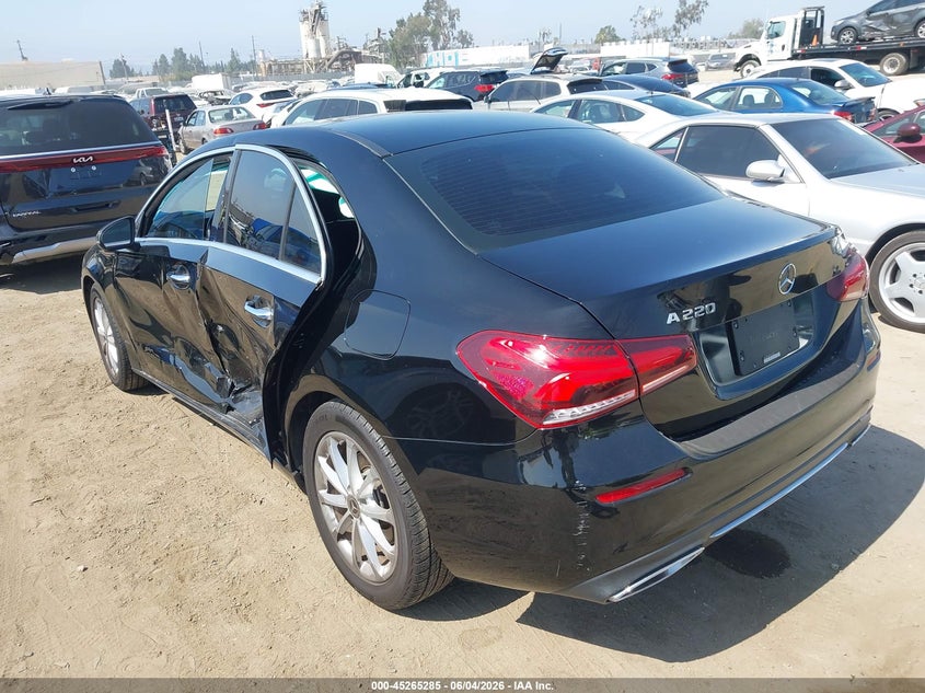 2019 Mercedes-benz A-klasse VIN WDD3G4EB4KW034426 IAAI salvage auction — LEFT SIDE, Salvage Title, sold $5,600 on 2026-07-29 (photo 3)