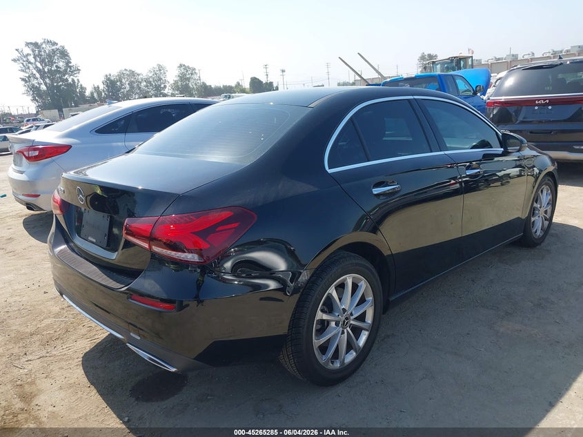 2019 Mercedes-benz A-klasse VIN WDD3G4EB4KW034426 IAAI salvage auction — LEFT SIDE, Salvage Title, sold $5,600 on 2026-07-29 (photo 4)