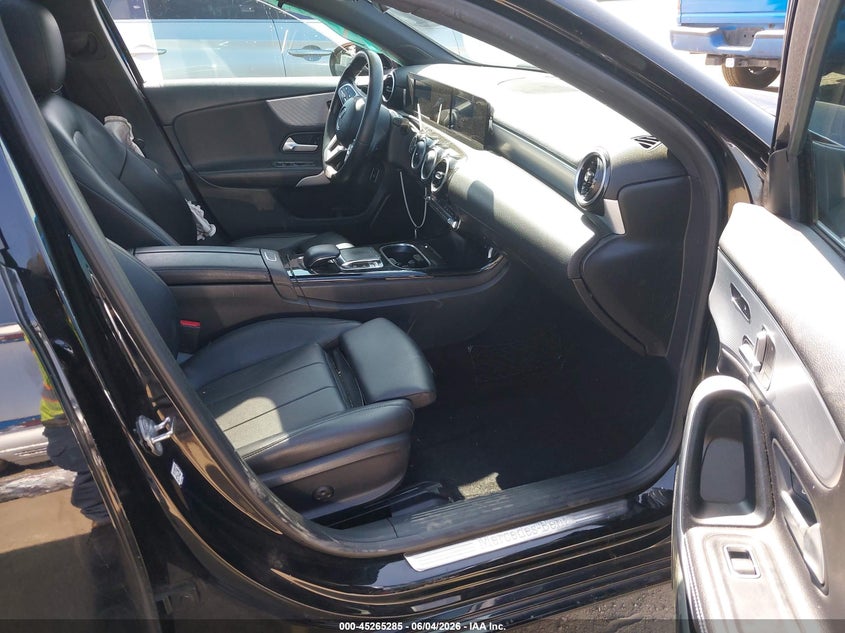 2019 Mercedes-benz A-klasse VIN WDD3G4EB4KW034426 IAAI salvage auction — LEFT SIDE, Salvage Title, sold $5,600 on 2026-07-29 (photo 5)