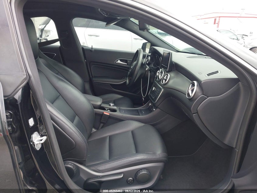 2015 Mercedes-benz Cla-klasse VIN WDDSJ4EB5FN277851 IAAI salvage auction — LEFT SIDE, Salvage Title, sold $4,475 on 2026-08-19 (photo 5)