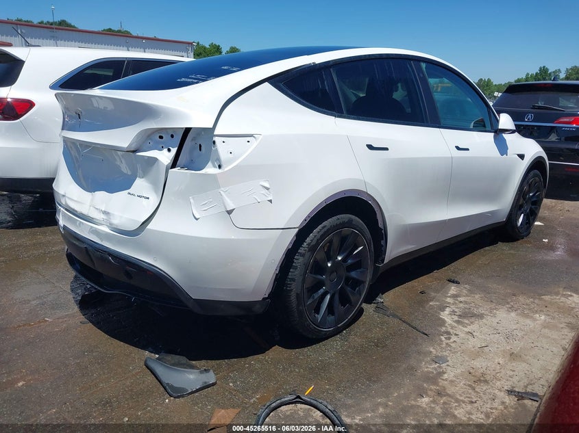 2022 Tesla Model y VIN 7SAYGAEE2NF316505 IAAI salvage auction — REAR END, Salvage Title, sold $10,700 on 2026-08-28 (photo 4)