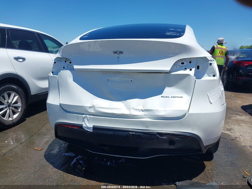 2022 Tesla Model y VIN 7SAYGAEE2NF316505 IAAI salvage auction — REAR END, Salvage Title, sold $10,700 on 2026-08-28 (photo 6)