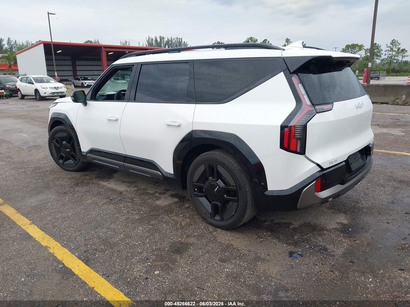 2024 Kia Ev9 VIN KNDAEFS57R6026123 IAAI salvage auction — RIGHT FRONT, Salvage Title, sold $19,300 on 2026-07-30 (photo 3)