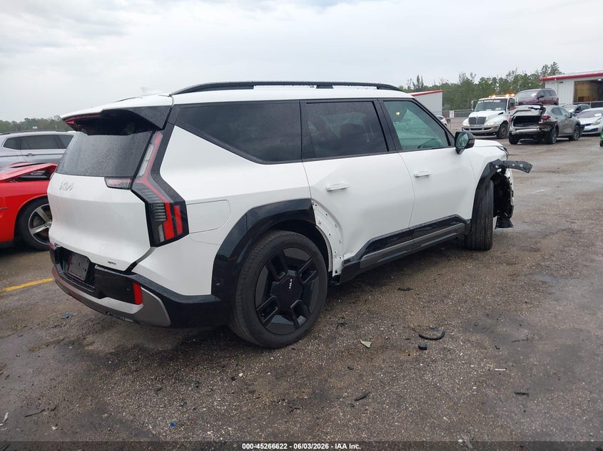 2024 Kia Ev9 VIN KNDAEFS57R6026123 IAAI salvage auction — RIGHT FRONT, Salvage Title, sold $19,300 on 2026-07-30 (photo 4)