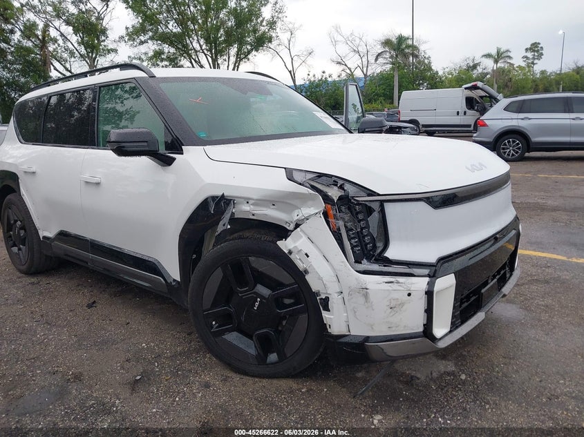 2024 Kia Ev9 VIN KNDAEFS57R6026123 IAAI salvage auction — RIGHT FRONT, Salvage Title, sold $19,300 on 2026-07-30 (photo 6)