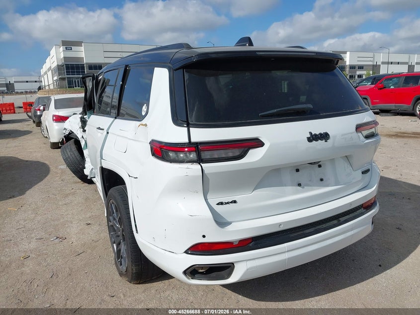 2025 Jeep Grand cherokee VIN 1C4RJKEG8S8660040 IAAI salvage auction — LEFT SIDE, Wait Title, sold $11,800 on 2026-08-11 (photo 3)
