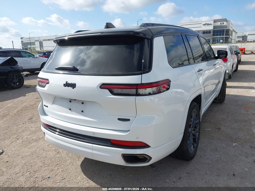2025 Jeep Grand cherokee VIN 1C4RJKEG8S8660040 IAAI salvage auction — LEFT SIDE, Wait Title, sold $11,800 on 2026-08-11 (photo 4)