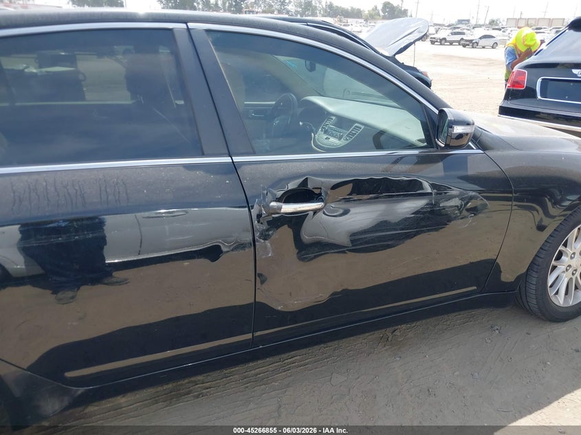 2011 Hyundai Genesis VIN KMHGC4DE1BU143162 IAAI salvage auction — SIDE, Salvage (California), sold $550 on 2026-07-22 (photo 6)