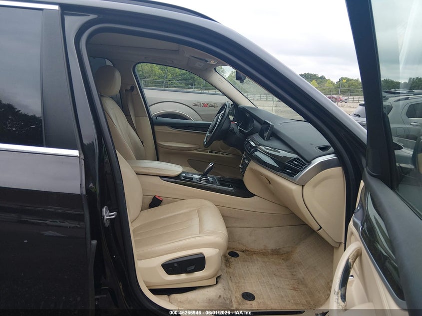 2015 BMW X5 VIN 5UXKR0C57F0K54236 IAAI salvage auction — NORMAL WEAR, Salvage Title, sold $4,200 on 2026-07-15 (photo 5)
