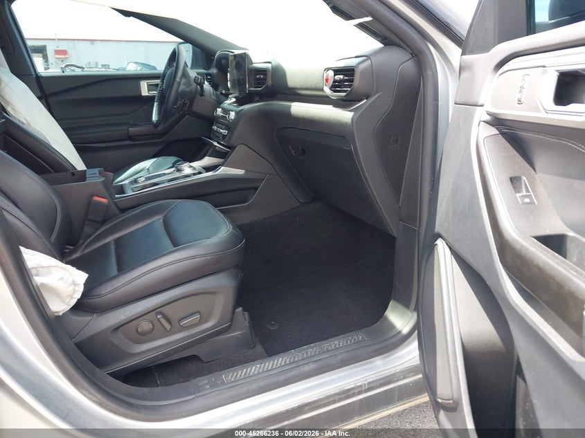 2020 Ford Explorer VIN 1FMSK8DH2LGB52824 IAAI salvage auction — SIDE, Salvage Title, sold $8,100 on 2026-08-22 (photo 5)