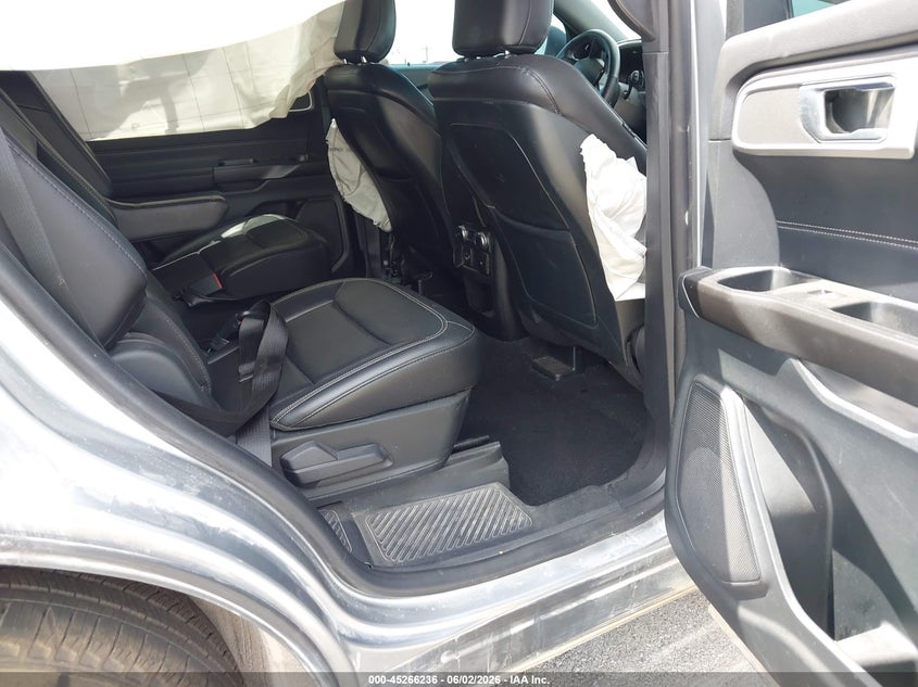 2020 Ford Explorer VIN 1FMSK8DH2LGB52824 IAAI salvage auction — SIDE, Salvage Title, sold $8,100 on 2026-08-22 (photo 8)