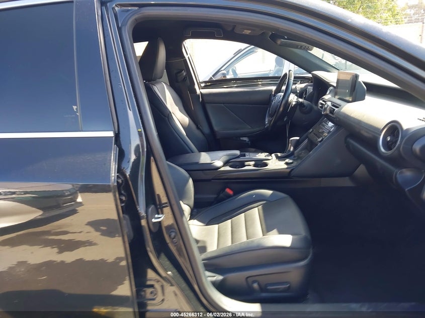 2021 Lexus Is VIN JTHGZ1B29M5037516 IAAI salvage auction — LEFT SIDE, Salvage Title, sold $11,800 on 2026-07-13 (photo 5)