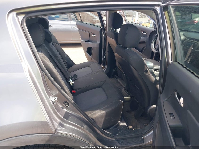 2015 Kia Sportage VIN KNDPB3AC4F7777090 IAAI salvage auction — NORMAL WEAR, Clear (Hawaii), sold $25 on 2026-07-21 (photo 8)
