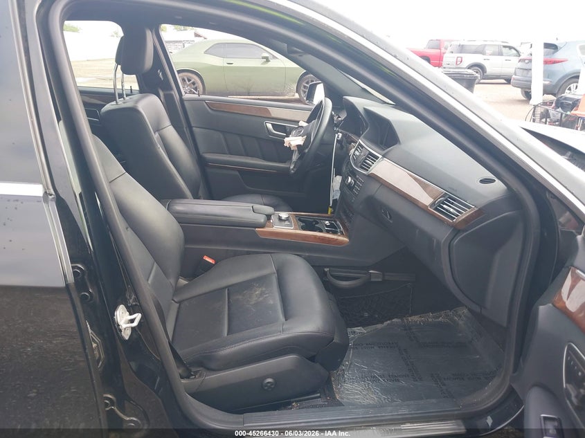 2013 Mercedes-benz E-klasse VIN WDDHF5KB4DA719562 IAAI salvage auction — RIGHT FRONT, Salvage Title, sold $1,600 on 2026-07-15 (photo 5)