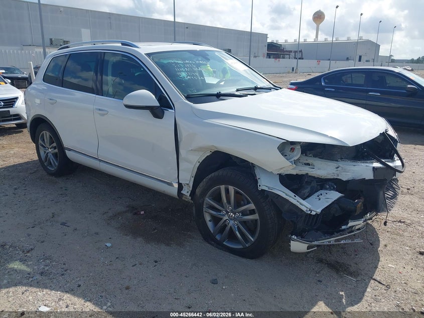 2016 Volkswagen Touareg VIN WVGEF9BP7GD001146 IAAI salvage auction — FRONT END, Salvage Title, sold $650 on 2026-08-13 (photo 1)
