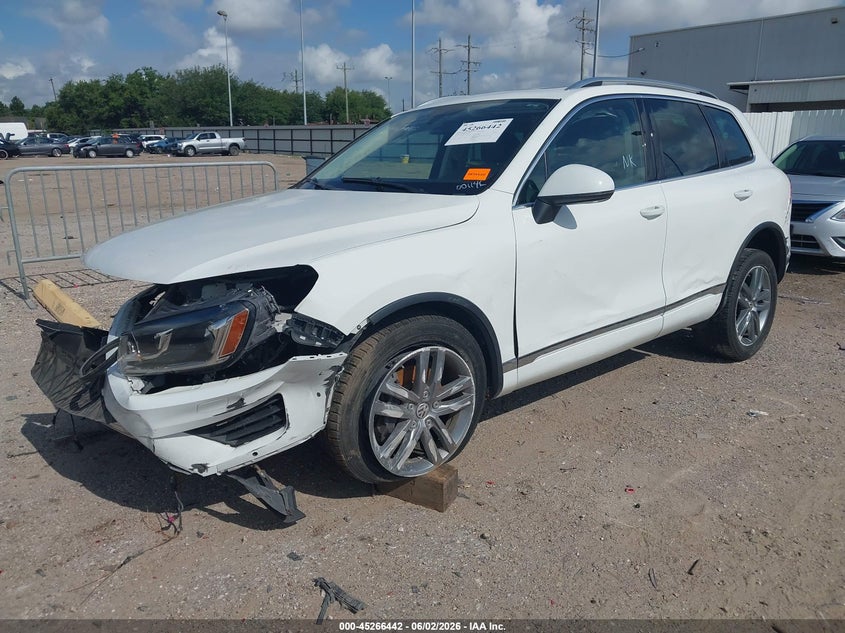 2016 Volkswagen Touareg VIN WVGEF9BP7GD001146 IAAI salvage auction — FRONT END, Salvage Title, sold $650 on 2026-08-13 (photo 2)