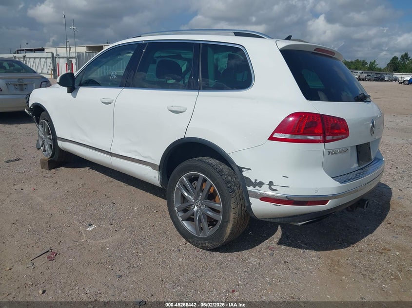 2016 Volkswagen Touareg VIN WVGEF9BP7GD001146 IAAI salvage auction — FRONT END, Salvage Title, sold $650 on 2026-08-13 (photo 3)