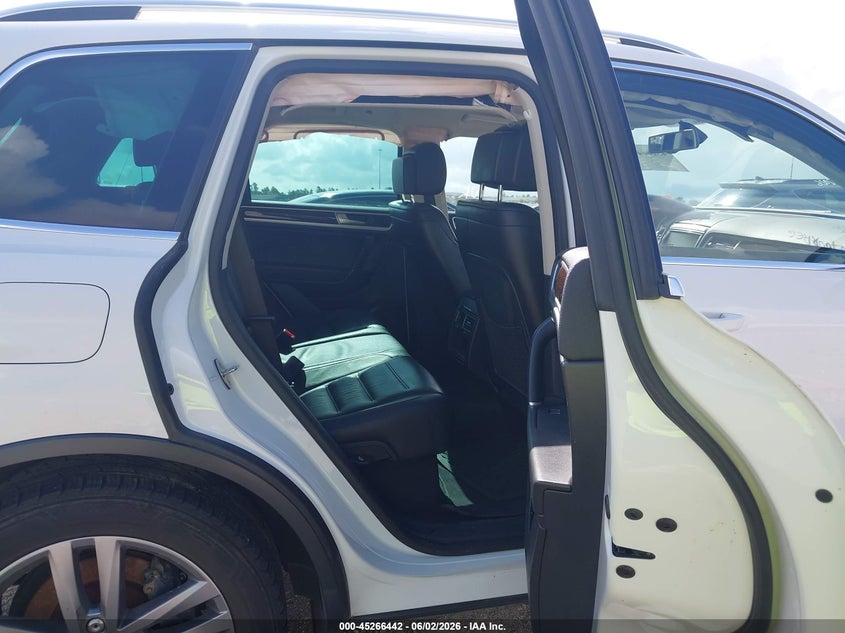 2016 Volkswagen Touareg VIN WVGEF9BP7GD001146 IAAI salvage auction — FRONT END, Salvage Title, sold $650 on 2026-08-13 (photo 8)