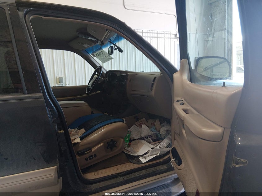 2000 Mercury Mountaineer VIN 4M2ZU76E2YUJ39911 IAAI salvage auction — NORMAL WEAR, Original (Alaska), sold $25 on 2026-07-17 (photo 5)