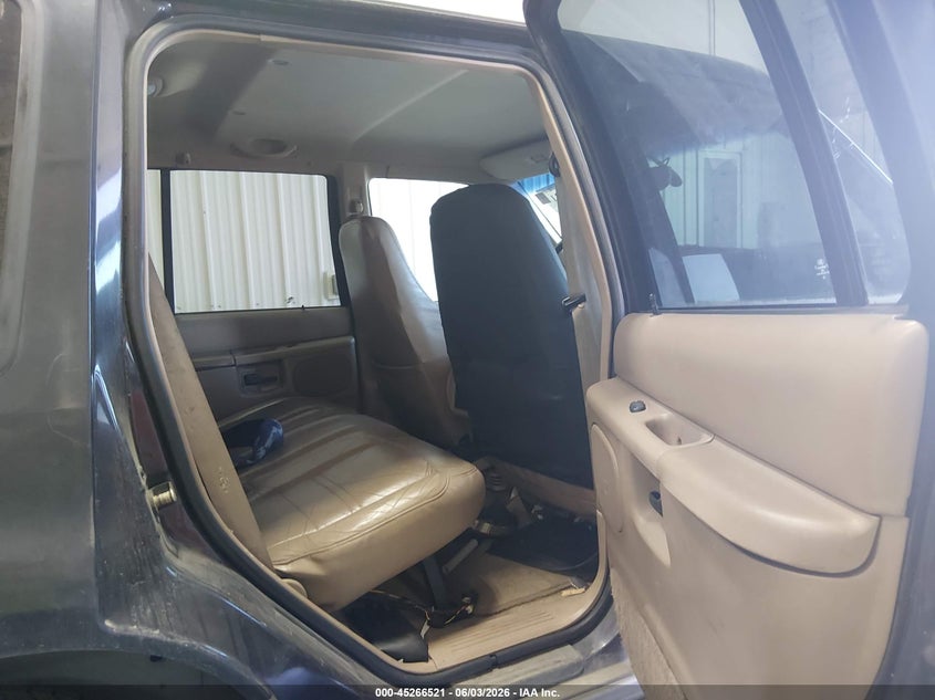 2000 Mercury Mountaineer VIN 4M2ZU76E2YUJ39911 IAAI salvage auction — NORMAL WEAR, Original (Alaska), sold $25 on 2026-07-17 (photo 8)