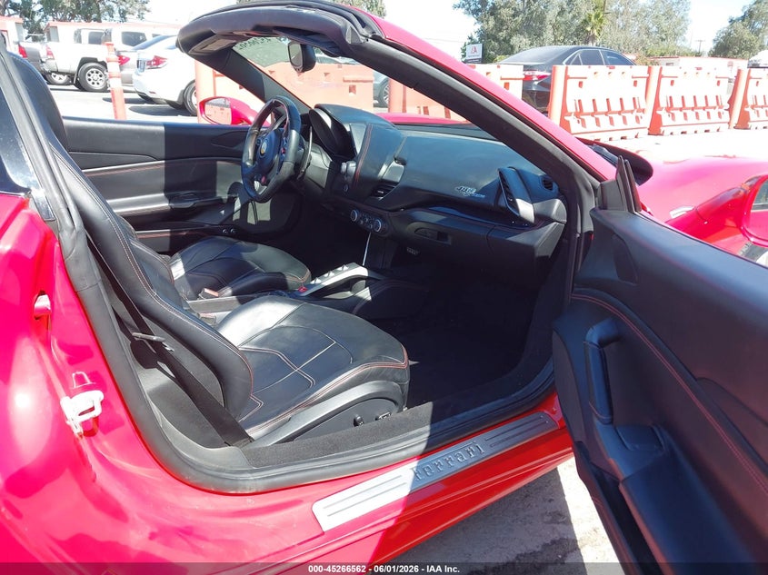 2018 Ferrari VIN ZFF80AMAXJ0233348 IAAI salvage auction — ENGINE BURN, Salvage Title, sold $127,500 on 2026-08-05 (photo 5)