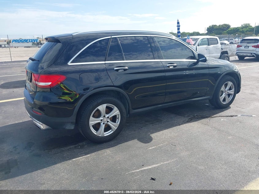 2017 Mercedes-benz Glc VIN WDC0G4JB7HF137099 IAAI salvage auction — Burn Engine, Salvage Title, sold $2,950 on 2026-07-08 (photo 4)