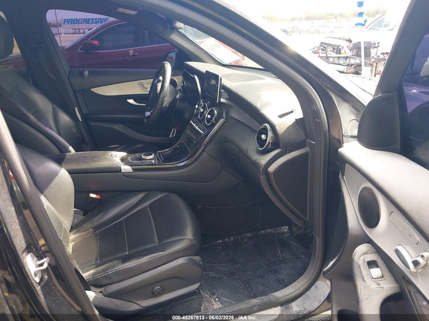 2017 Mercedes-benz Glc VIN WDC0G4JB7HF137099 IAAI salvage auction — Burn Engine, Salvage Title, sold $2,950 on 2026-07-08 (photo 5)