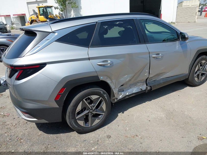 2025 Hyundai Tucson VIN KM8JCDD11SU318951 IAAI salvage auction — SIDE, Salvage (California), sold $12,400 on 2026-08-02 (photo 4)