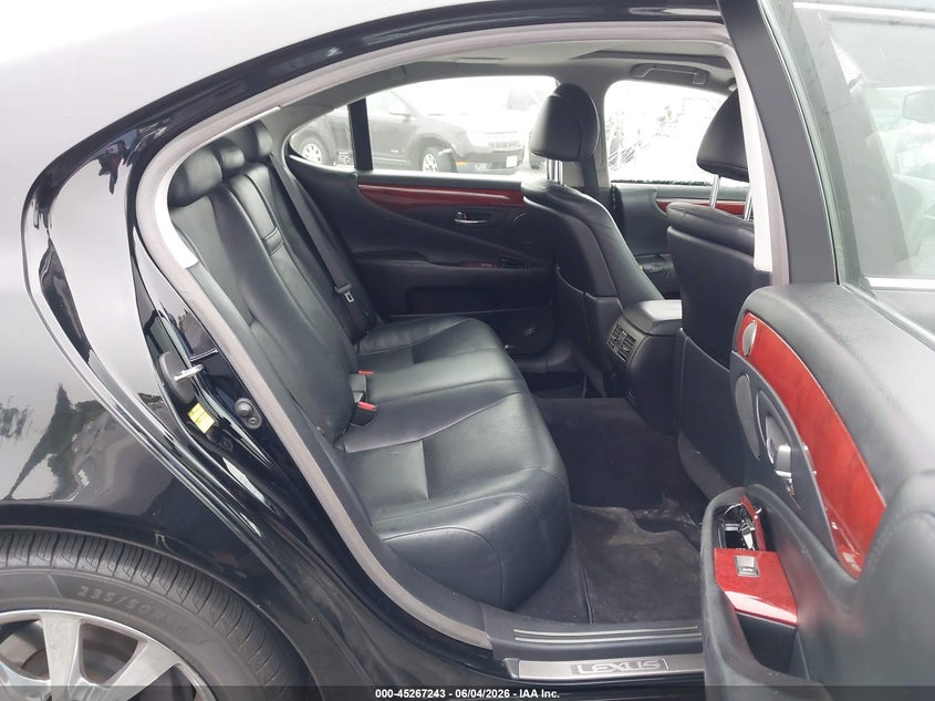2012 Lexus Ls VIN JTHBL5EF4C5112817 IAAI salvage auction — SIDE, Salvage Title, sold $2,400 on 2026-07-16 (photo 8)