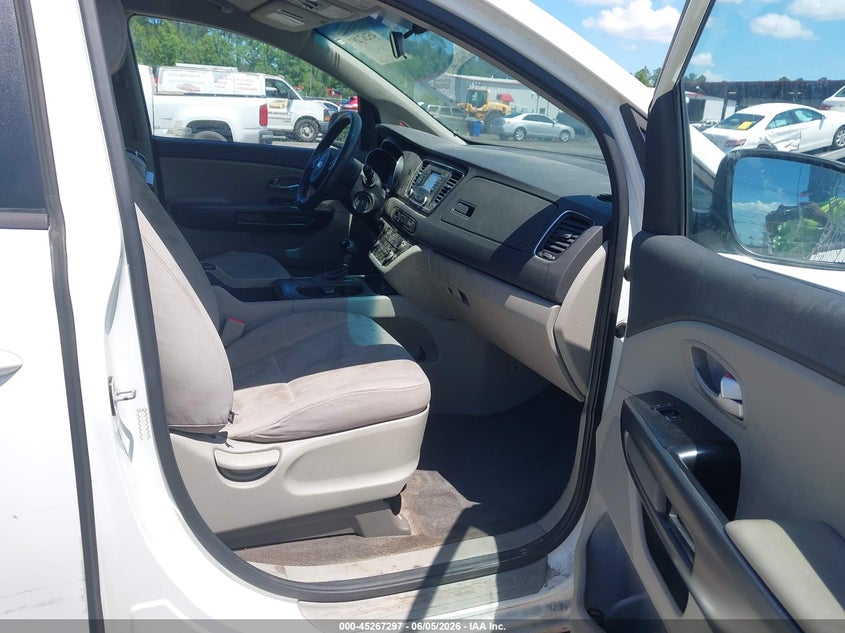 2016 Kia SEDONA VIN KNDMB5C10G6119588 IAAI salvage auction — FRONT & REAR, Clear (Florida), sold $125 on 2026-07-28 (photo 5)
