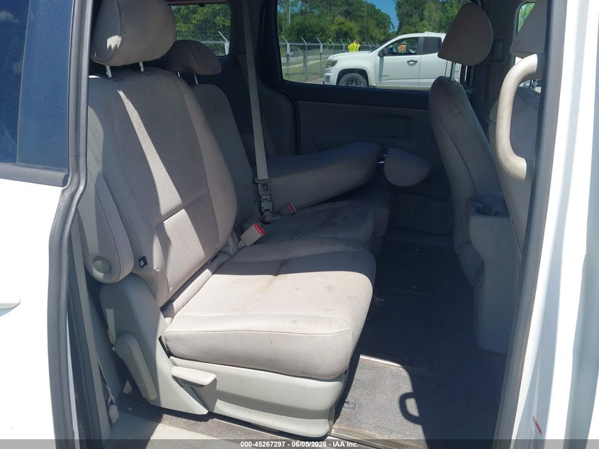 2016 Kia SEDONA VIN KNDMB5C10G6119588 IAAI salvage auction — FRONT & REAR, Clear (Florida), sold $125 on 2026-07-28 (photo 8)