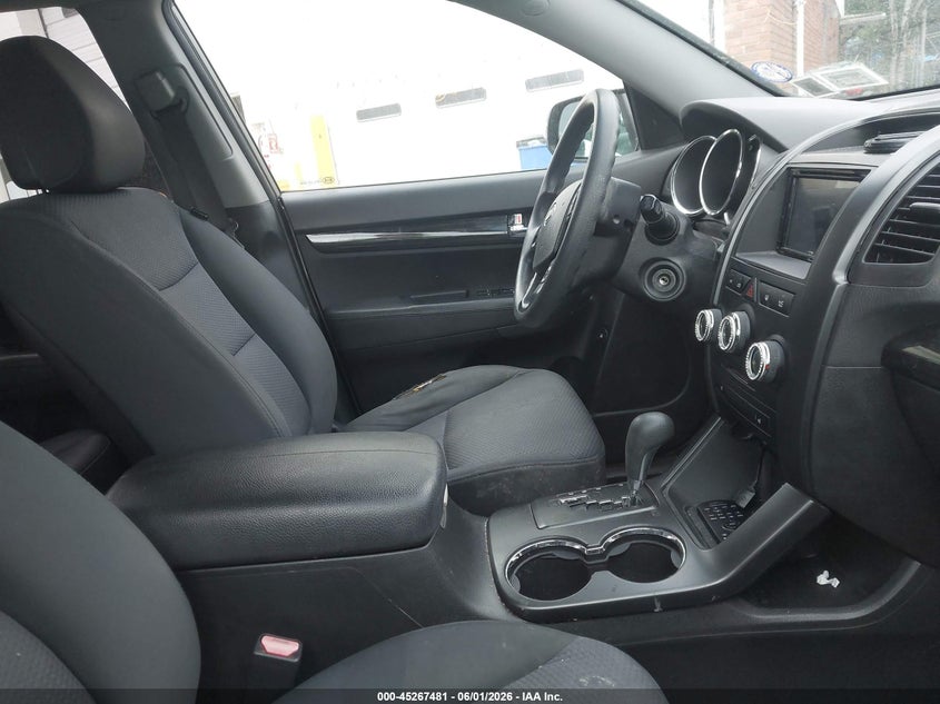 2011 Kia Sorento VIN 5XYKT4A2XBG121204 IAAI salvage auction — NORMAL WEAR, Clear (New York), sold $625 on 2026-07-07 (photo 5)