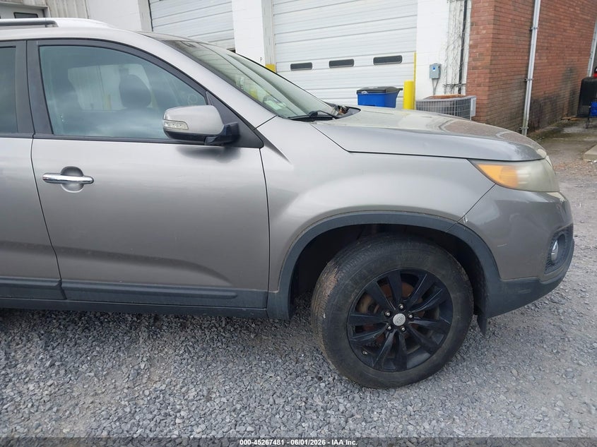 2011 Kia Sorento VIN 5XYKT4A2XBG121204 IAAI salvage auction — NORMAL WEAR, Clear (New York), sold $625 on 2026-07-07 (photo 6)
