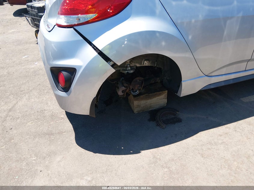2014 Hyundai Veloster VIN KMHTC6AE9EU195562 IAAI salvage auction — SIDE, Salvage (Ohio), sold $825 on 2026-07-28 (photo 6)
