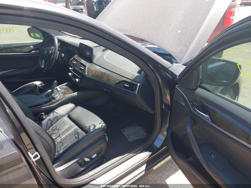 2019 BMW 5er VIN WBAJE5C5XKWE66299 IAAI salvage auction — LEFT SIDE, Salvage Title, sold $10,250 on 2026-07-22 (photo 5)