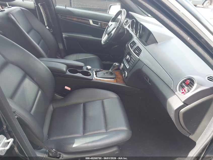 2012 Mercedes-benz C-klasse VIN WDDGF4HB9CA630856 IAAI salvage auction — NORMAL WEAR, Clear (Florida), sold $1,550 on 2026-07-24 (photo 5)