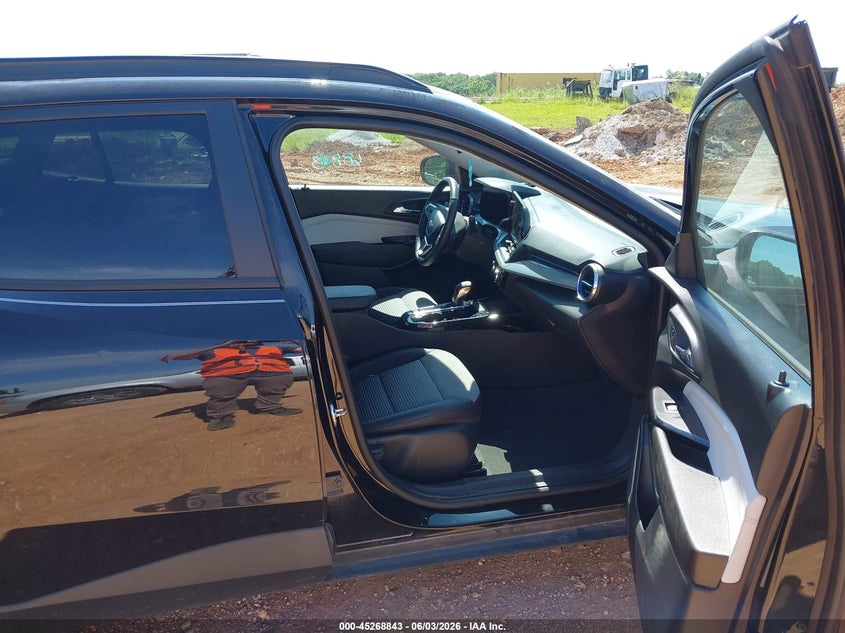 2025 Chevrolet Trax VIN KL77LHEPXSC231982 IAAI salvage auction — HAIL, Salvage Title, sold $9,000 on 2026-07-13 (photo 5)