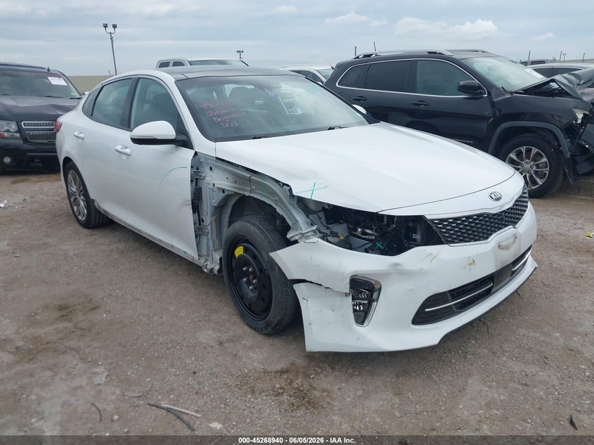 2018 Kia Optima VIN 5XXGV4L20JG204687 IAAI salvage auction — SIDE, Salvage Title, sold $3,550 on 2026-07-29 (photo 1)