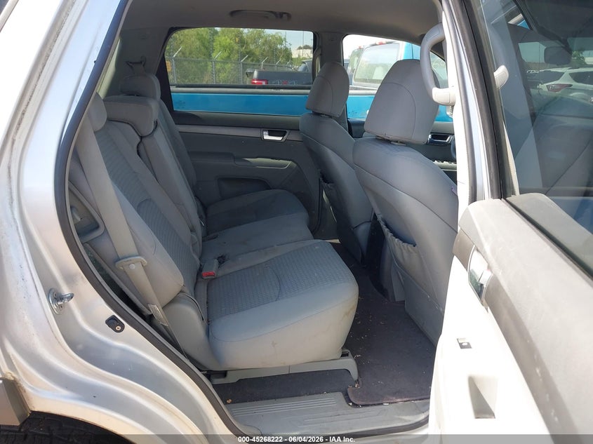 2009 Kia Borrego VIN KNDJJ741895035026 IAAI salvage auction — NORMAL WEAR, Clear (Illinois), sold $500 on 2026-07-08 (photo 8)