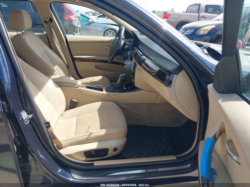 2010 BMW 3er VIN WBAPH7G52ANM52020 IAAI salvage auction — WATER/FLOOD, Salvage (Texas), sold $100 on 2026-07-24 (photo 5)