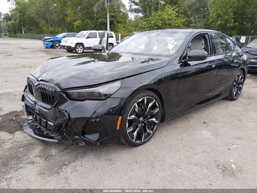 2026 BMW 5er VIN WBA13FK07TCX10136 IAAI salvage auction — ALL OVER, Salvage Title, sold $40,200 on 2026-08-17 (photo 2)