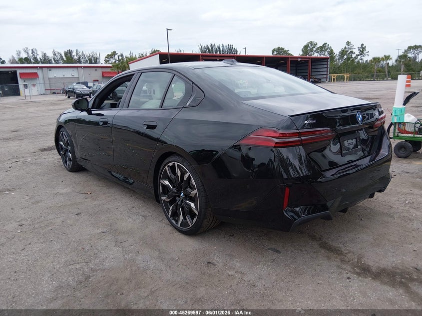 2026 BMW 5er VIN WBA13FK07TCX10136 IAAI salvage auction — ALL OVER, Salvage Title, sold $40,200 on 2026-08-17 (photo 3)
