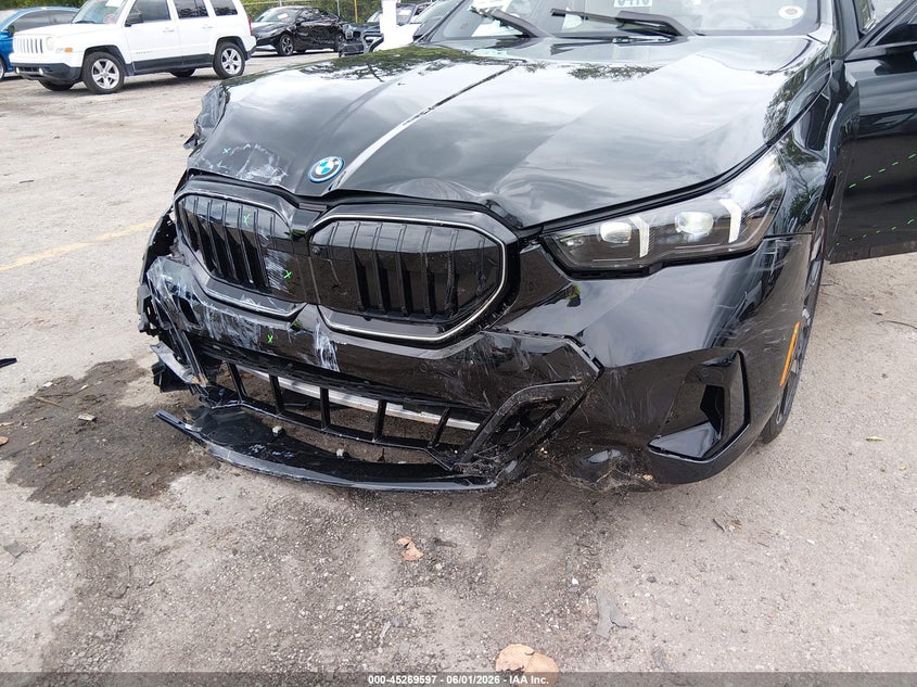 2026 BMW 5er VIN WBA13FK07TCX10136 IAAI salvage auction — ALL OVER, Salvage Title, sold $40,200 on 2026-08-17 (photo 6)