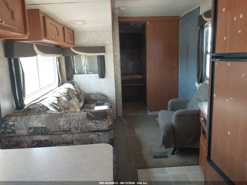 2005 Coachmen 300 tbs VIN 1TC2B225X53000444 IAAI salvage auction — ROOF, Clear (Indiana), sold $525 on 2026-07-28 (photo 5)